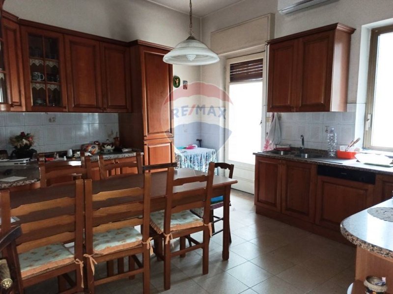 Apartamento em Aci Catena