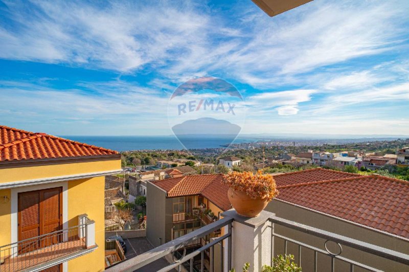 Apartamento em Aci Castello