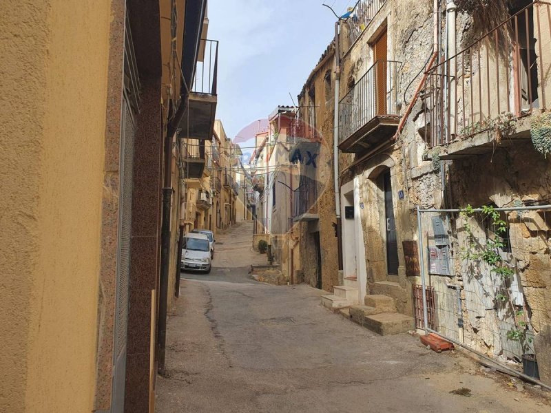 Vrijstaande woning in Caltagirone