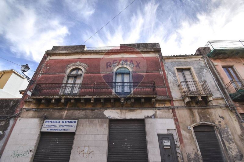 Half-vrijstaande woning in Acireale