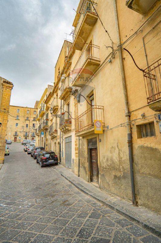 Local commercial à Caltagirone