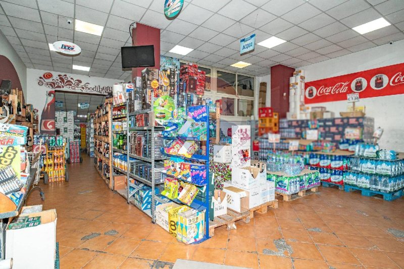 Commercial property in Aci Catena