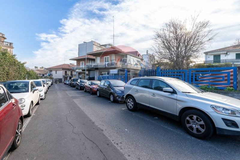 Zakelijk onroerend goed in San Giovanni la Punta