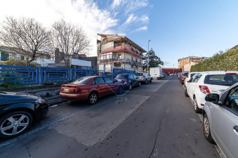 Zakelijk onroerend goed in San Giovanni la Punta