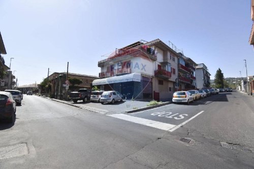 Edifício comercial em Aci Castello