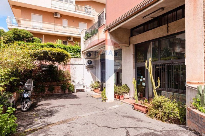 Commercial property in Sant'Agata li Battiati