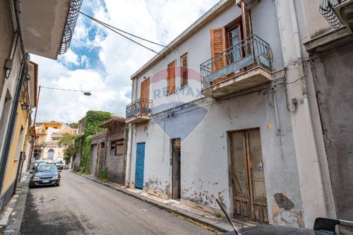 Casa geminada em Santa Venerina