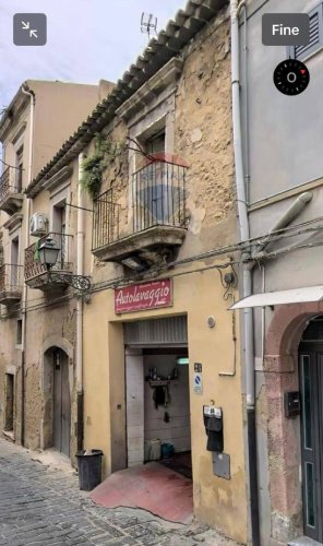 Edifício comercial em Caltagirone