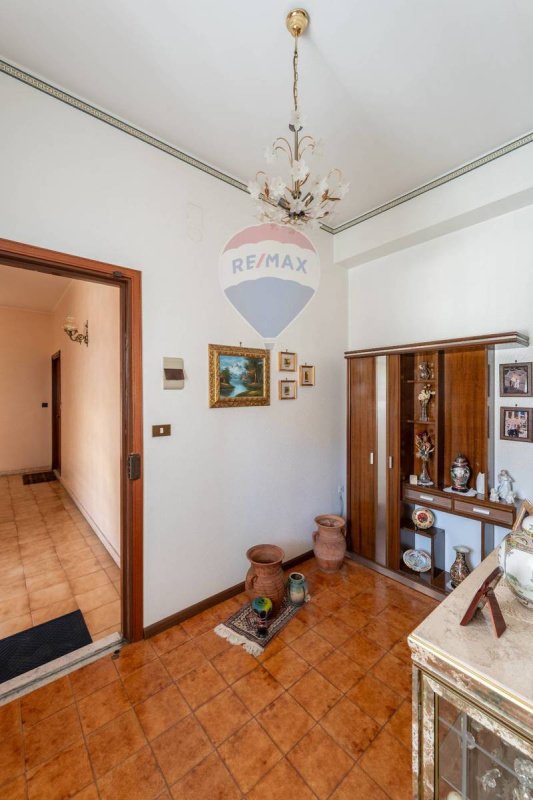 Apartamento em Aci Catena