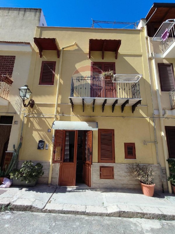 Detached house in Terrasini