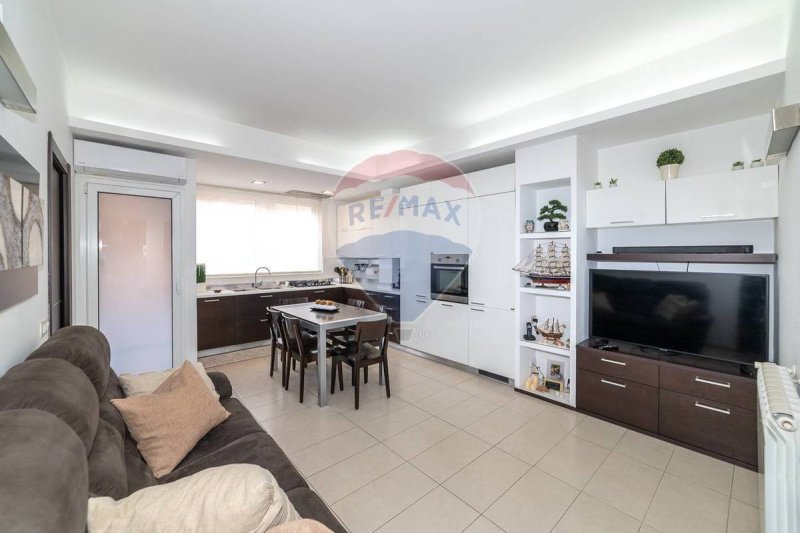 Apartamento em Aci Castello