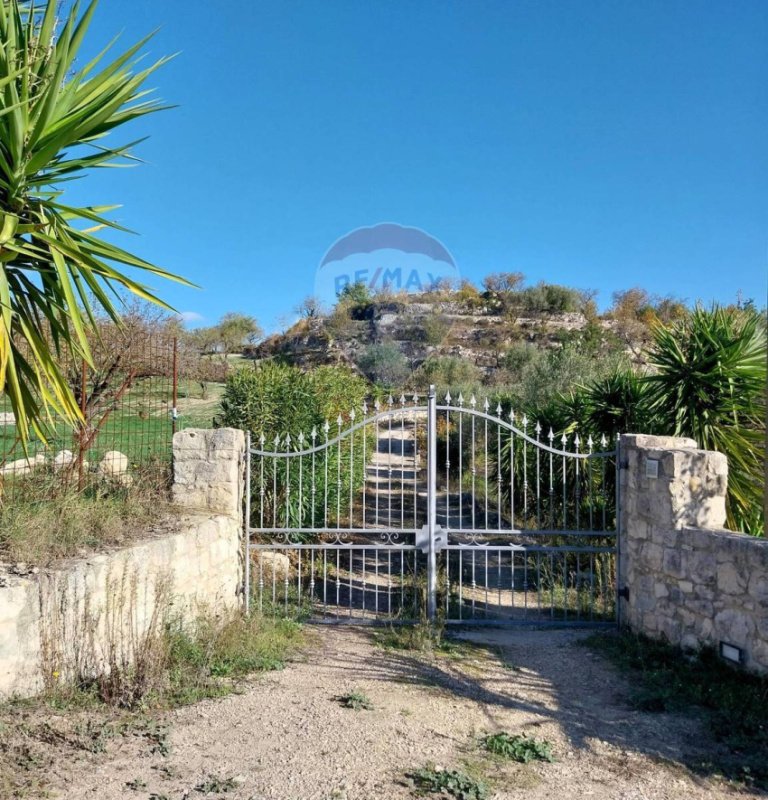 Klein huisje op het platteland in Modica