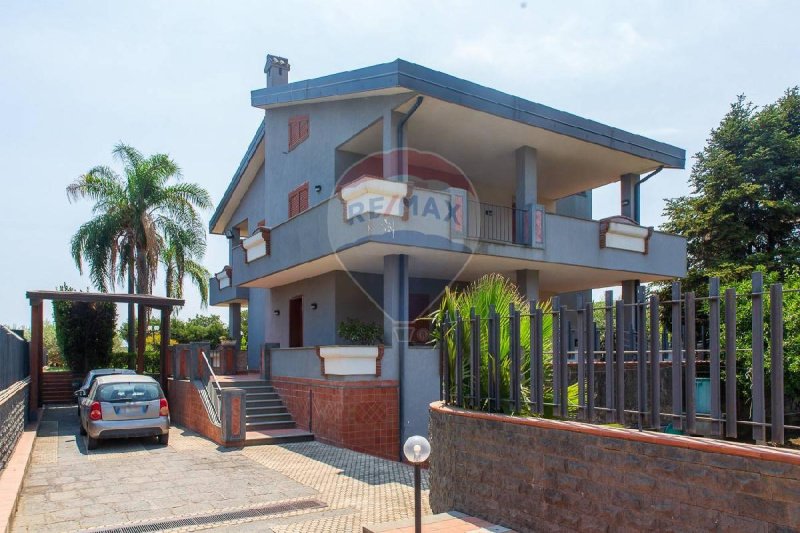 Villa in Aci Sant'Antonio