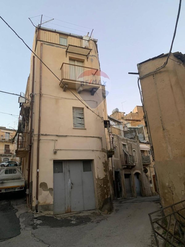 Vrijstaande woning in Caltagirone