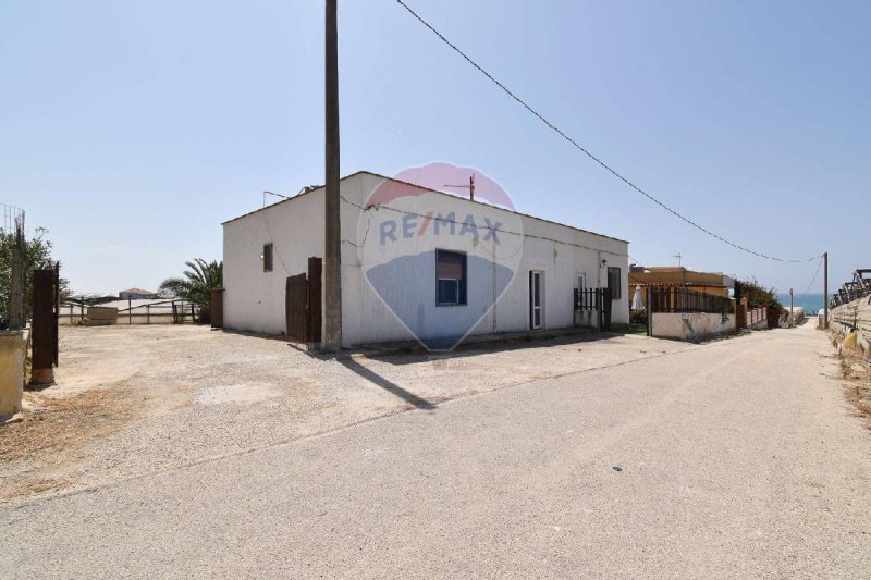 Detached house in Acate