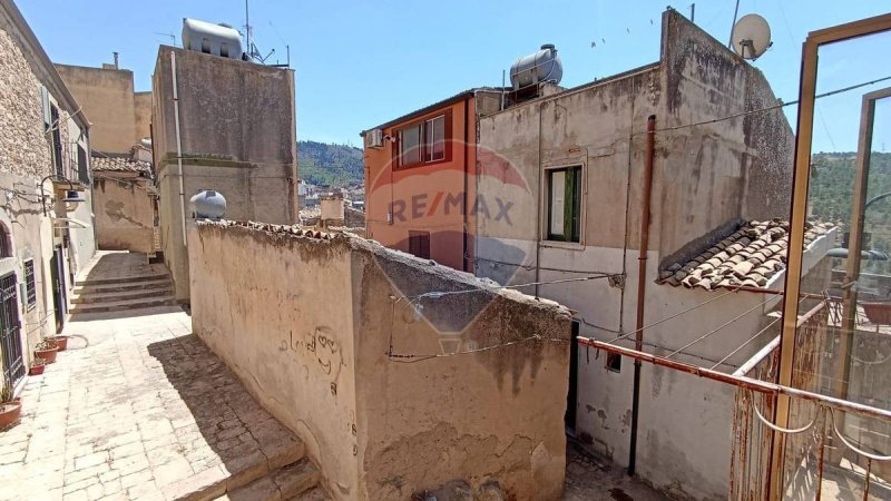 Maison individuelle à Chiaramonte Gulfi