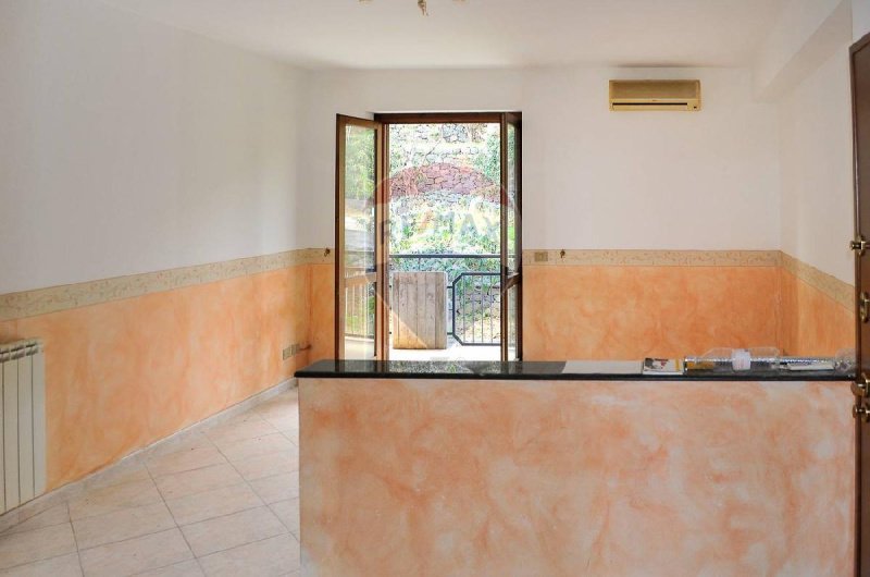 Apartamento em Aci Catena