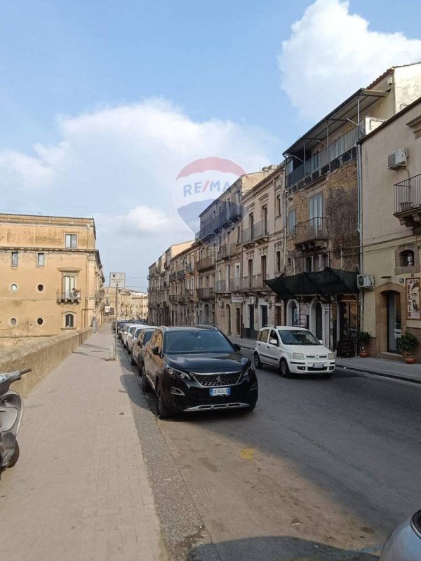 Immobile commerciale a Caltagirone