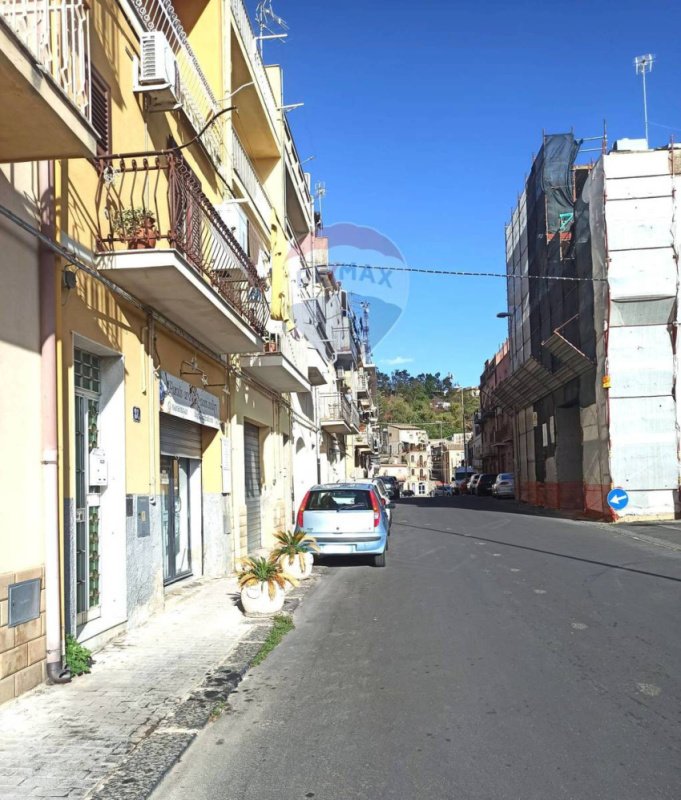 Edifício comercial em Caltagirone