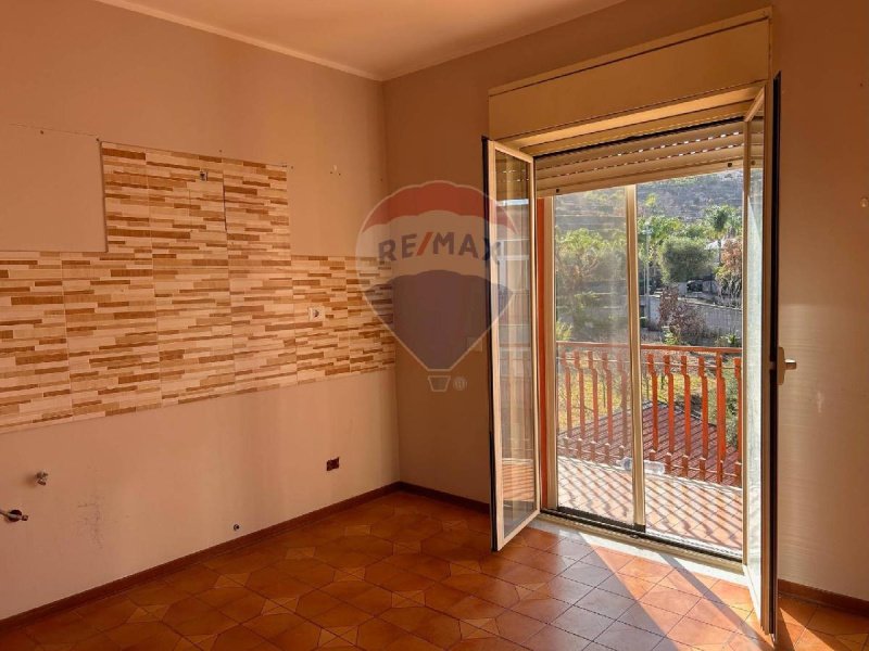 Apartment in Aci Catena