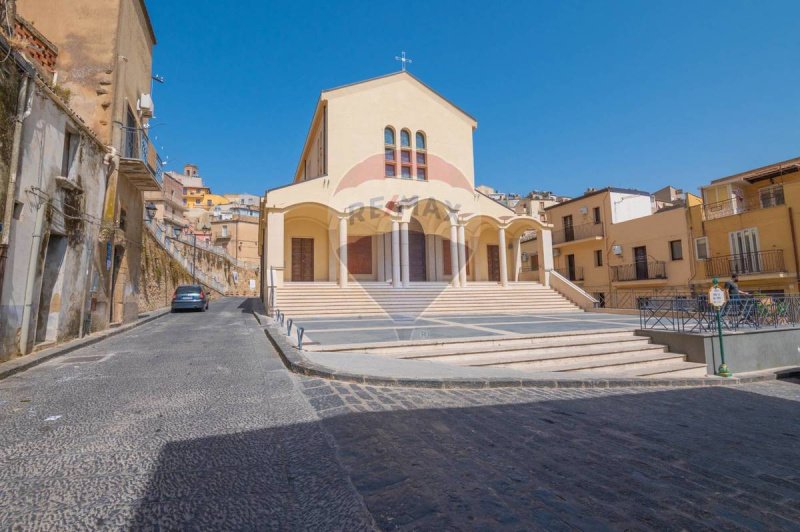 Vrijstaande woning in Caltagirone