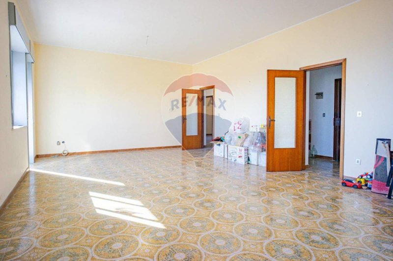 Apartamento em Aci Catena