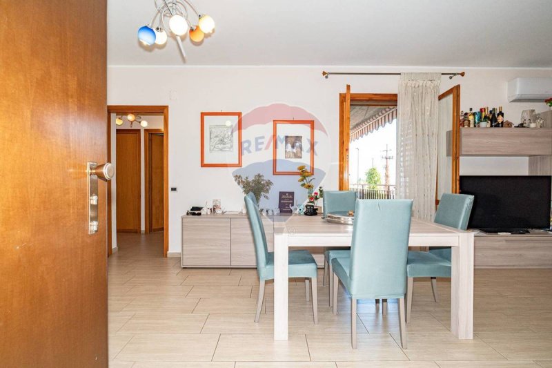 Apartamento em Aci Catena