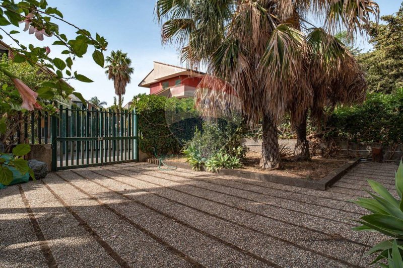 Terraced house in Aci Catena