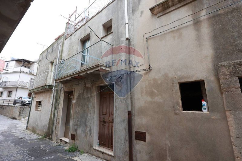 Maison individuelle à Chiaramonte Gulfi