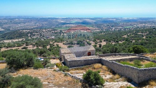 Klein huisje op het platteland in Ragusa