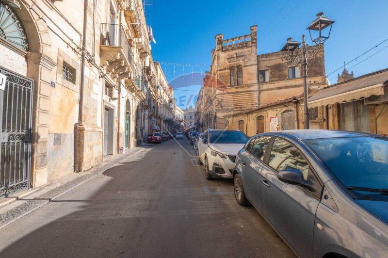 Edifício comercial em Caltagirone