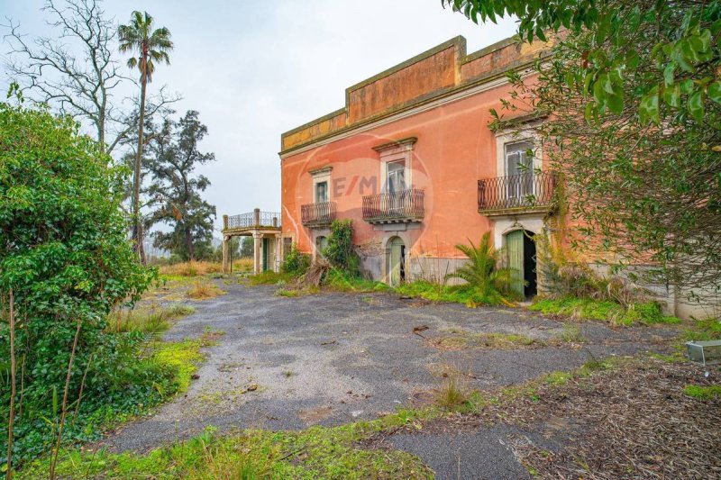 Klein huisje op het platteland in Caltagirone