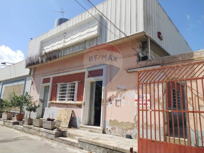 Edifício comercial em Caltagirone