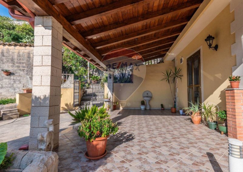 Detached house in Modica