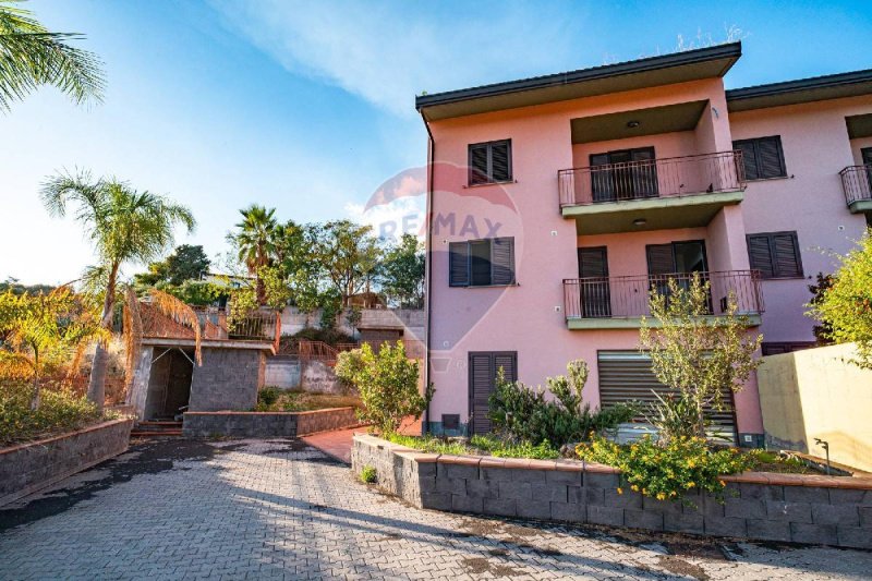 Terraced house in Aci Castello