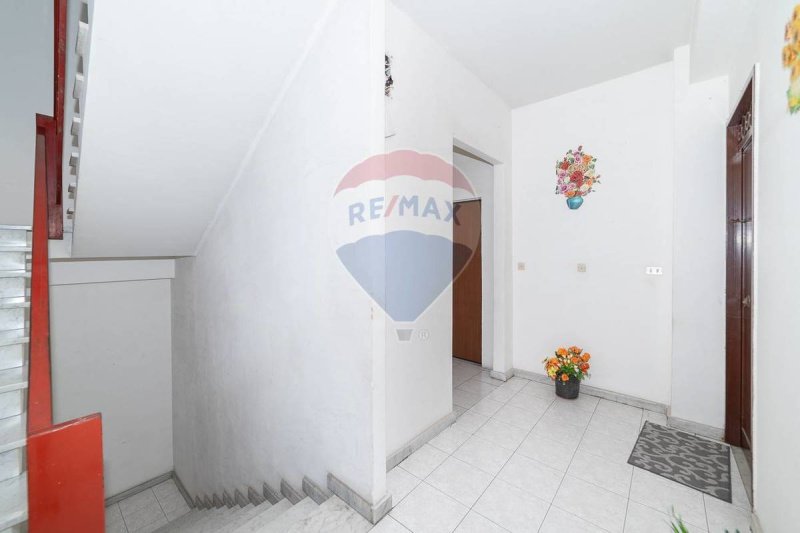 Apartamento em Aci Catena