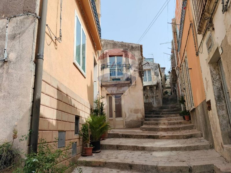 Maison individuelle à Chiaramonte Gulfi