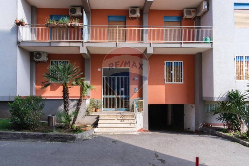 格拉维纳-迪卡塔尼亚公寓