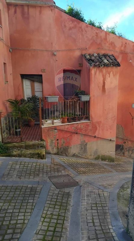 Casa independiente en Agira