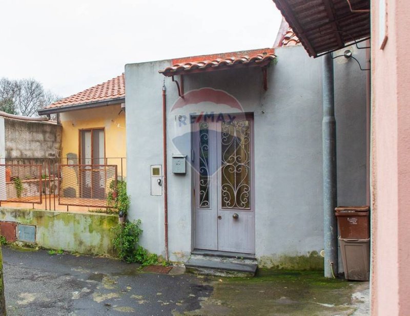 Casa independente em Gravina di Catania