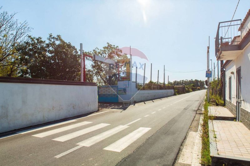 Edifício comercial em Calatabiano