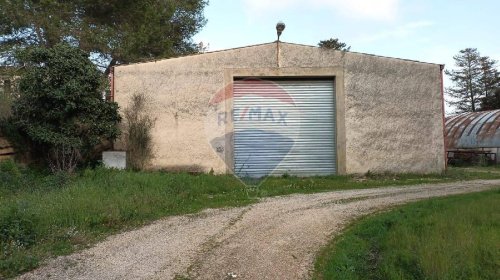 Edifício comercial em Salemi