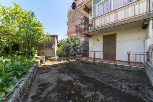 Apartamento em Aci Catena