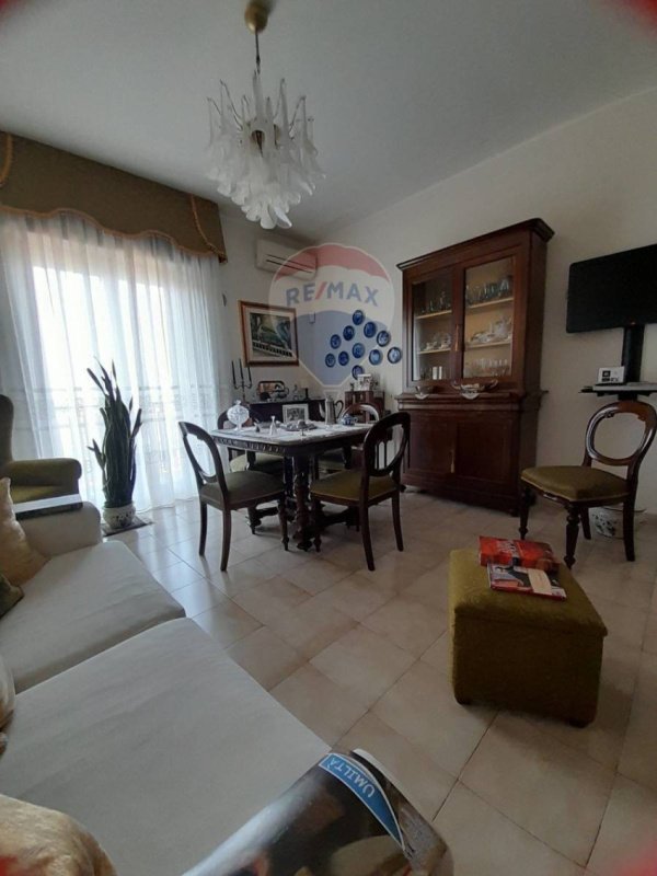 Apartamento em Aci Catena