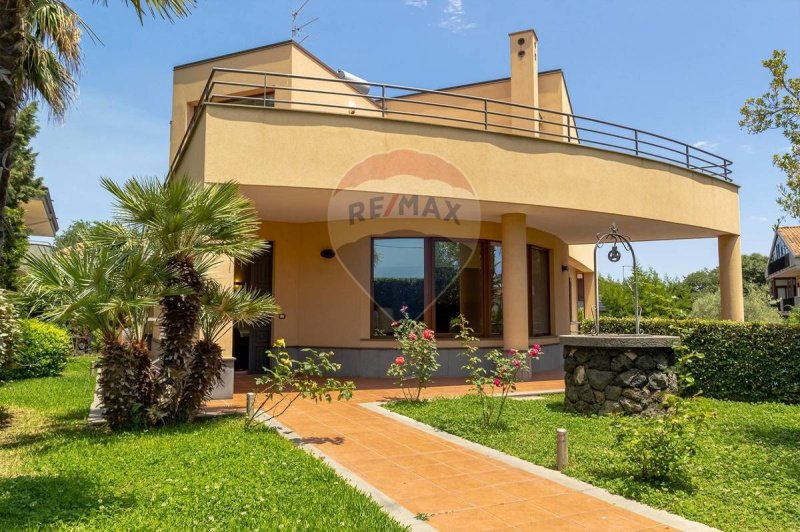 Moradia em Aci Sant'Antonio