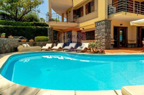 Moradia em Aci Sant'Antonio