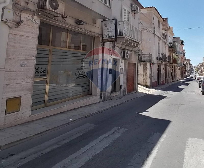 Local commercial à Comiso