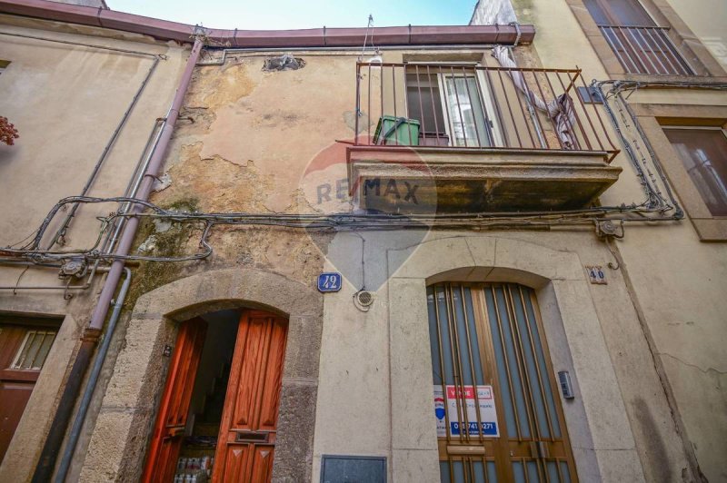 Half-vrijstaande woning in Caltagirone