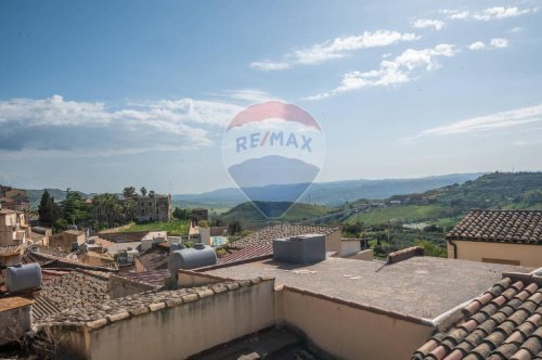 Half-vrijstaande woning in Caltagirone