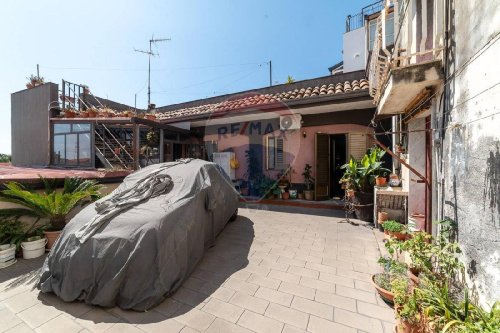 Особняк из двух квартир в Ачиреале